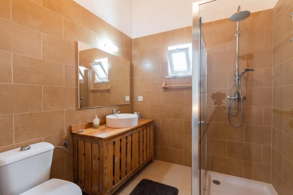 Standard Double Room, Balcony, Garden View | Bathroom | Shower, hair dryer, towels