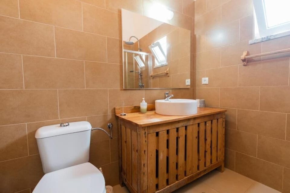 Standard Double Room, Balcony, Garden View | Bathroom | Shower, hair dryer, towels
