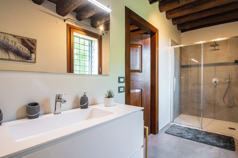 Junior Suite, Garden View | Bathroom | Shower, free toiletries, hair dryer, bathrobes