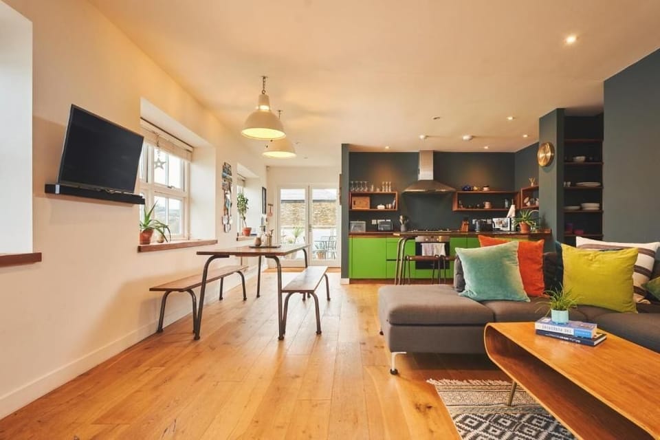 Apartment, Balcony, River View | Living area