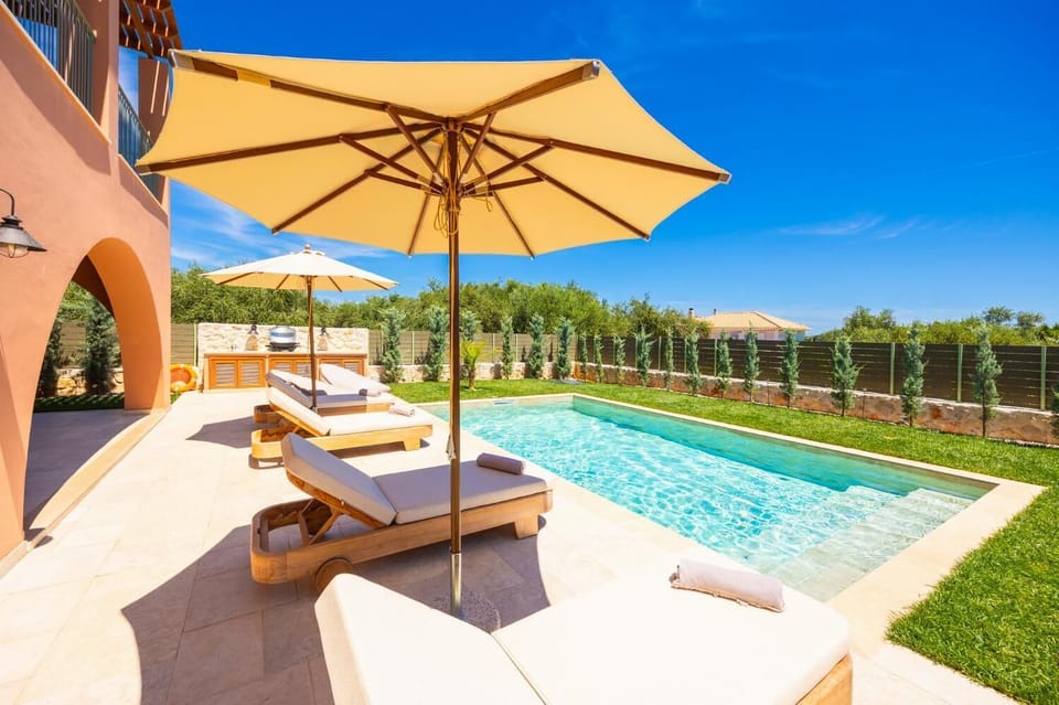 Private pool and terrace