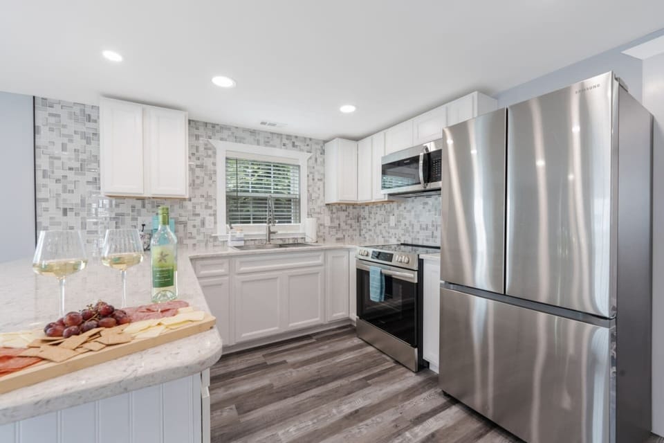 Complete kitchen, (there is not a dishwasher), but it is complete with a sink washing station