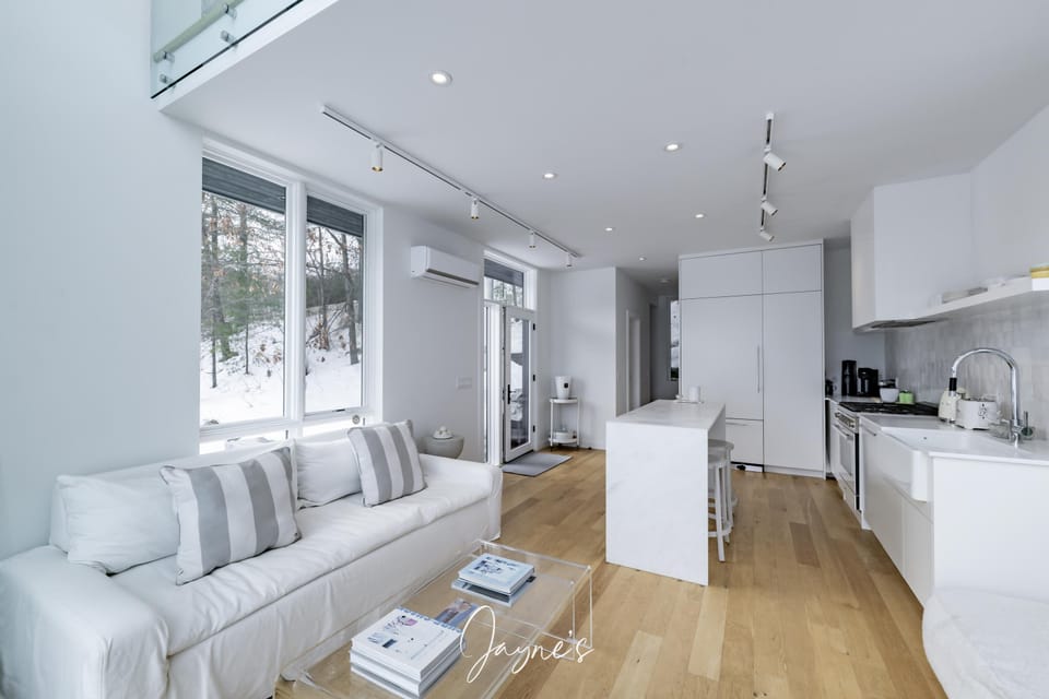 Living Area &amp; Kitchen