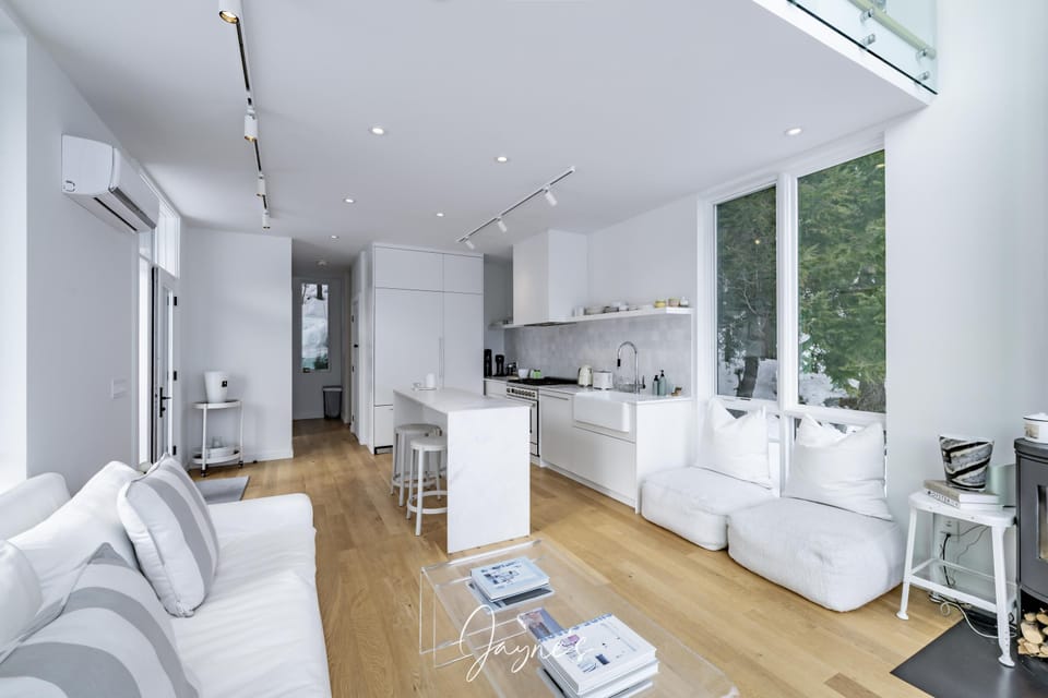 Living Area &amp; Kitchen