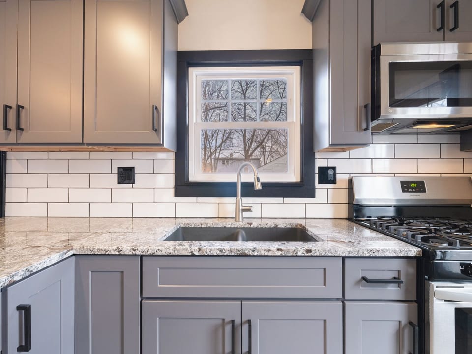 Beautiful Quartz countertops in the Kitchen