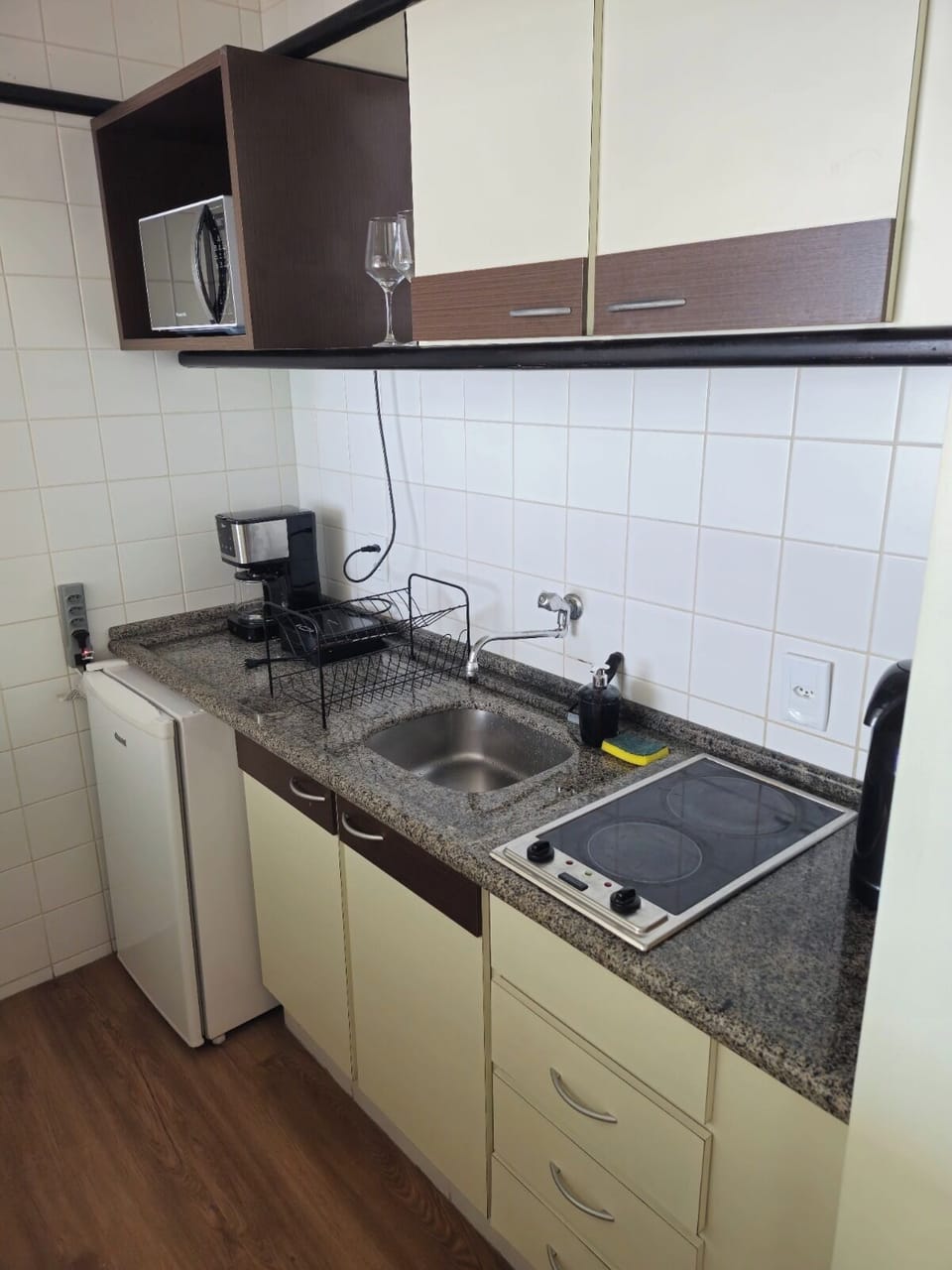 Family Double Room, 1 King Bed with Sofa bed, Bay View | Private kitchen