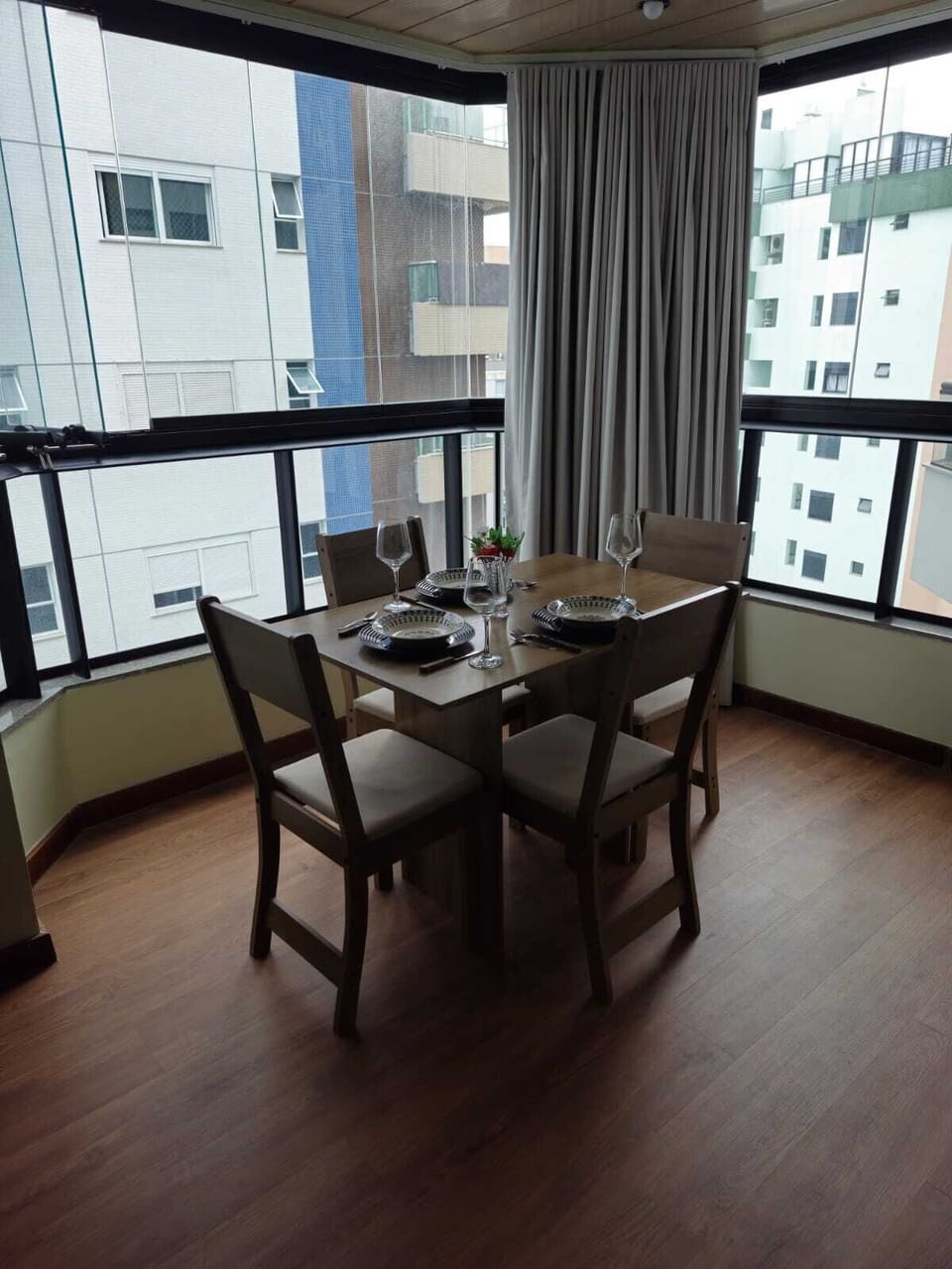 Family Double Room, 1 King Bed with Sofa bed, Bay View | In-room dining