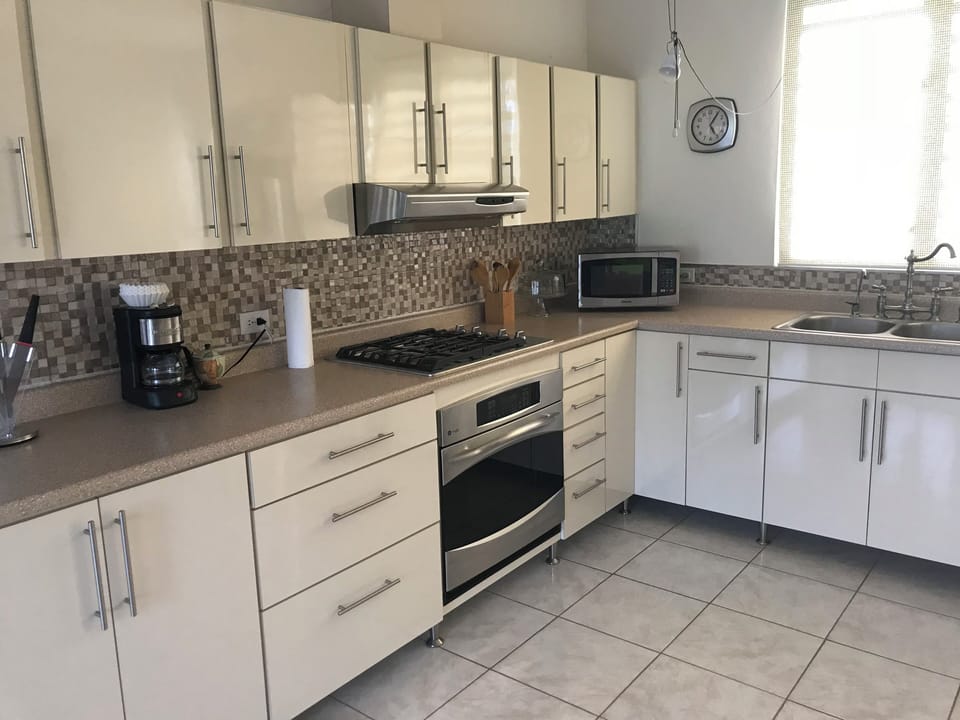 full kitchen