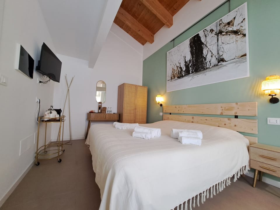 Free minibar, free WiFi, wheelchair access