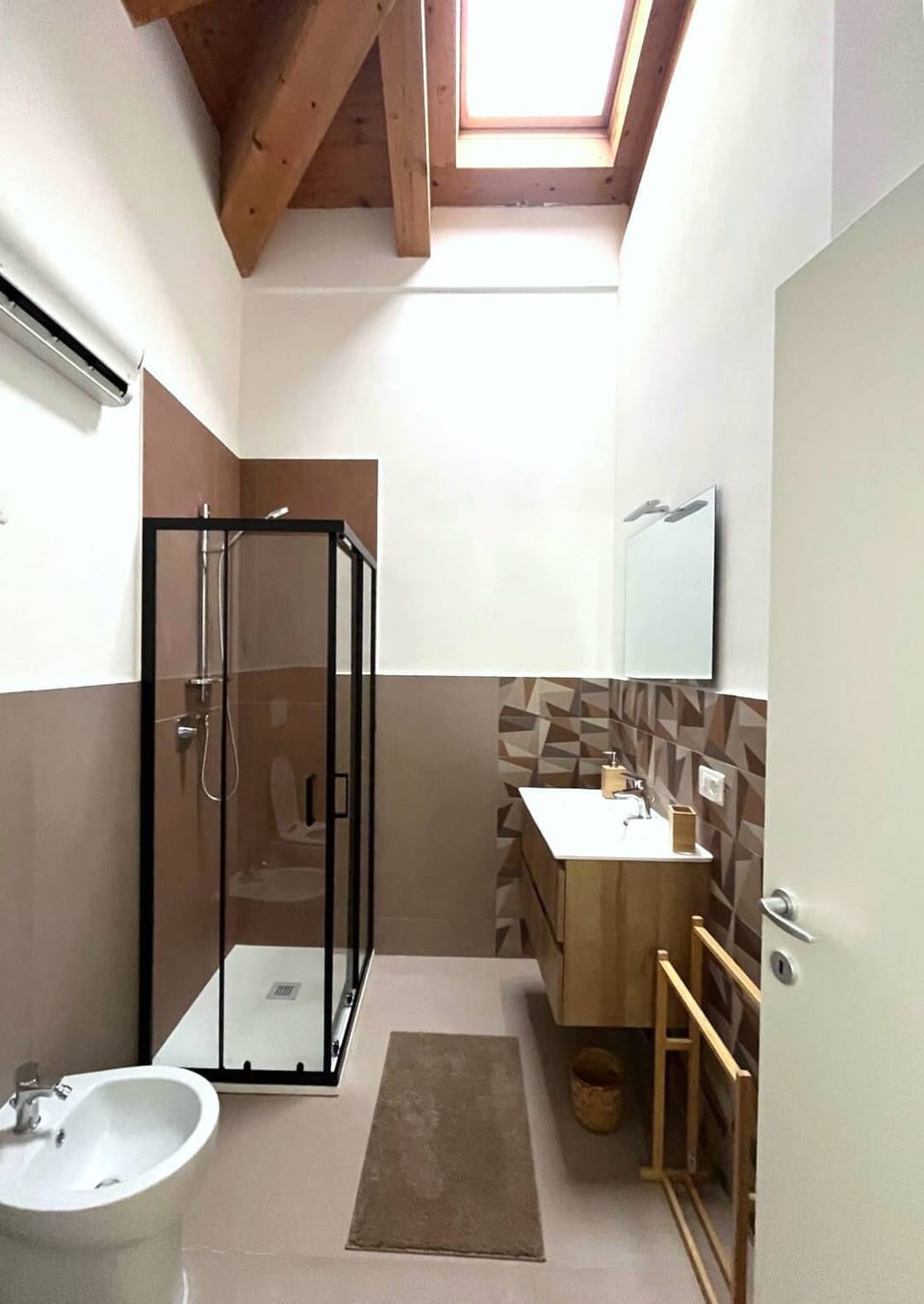 Comfort Townhome, Non Smoking | Bathroom | Shower, hair dryer, towels, soap
