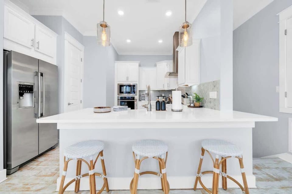 Enjoy the fully stocked gourmet kitchen!