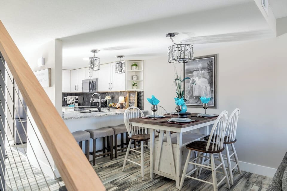 Marble Loft Indoor Dining