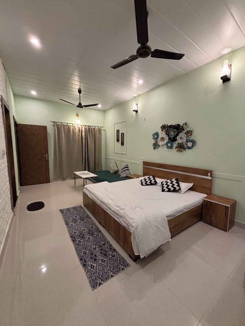 Executive Room | Rollaway beds, bed sheets