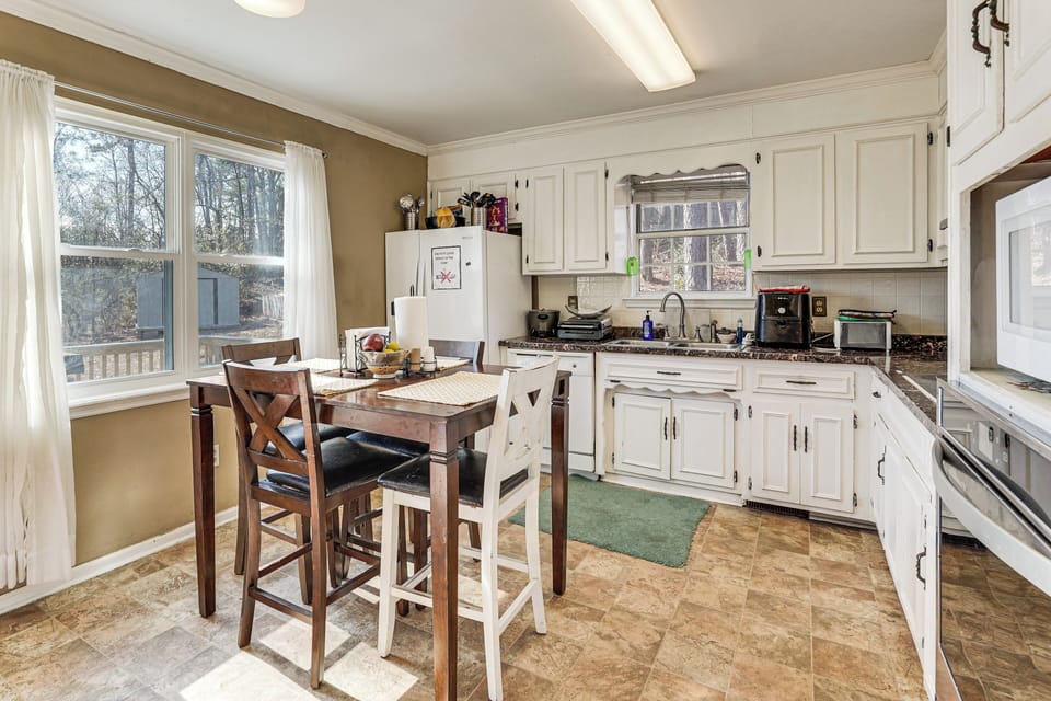 Kitchen | Main Floor