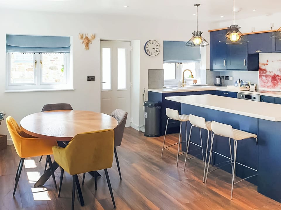 Open plan living space | Cornish Hamlet - Station House - Cornish Hamlet, Falmouth