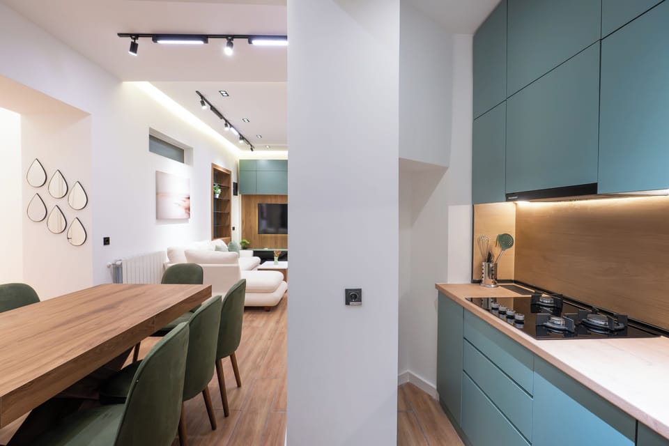 Deluxe House, 4 Bedrooms | Dining