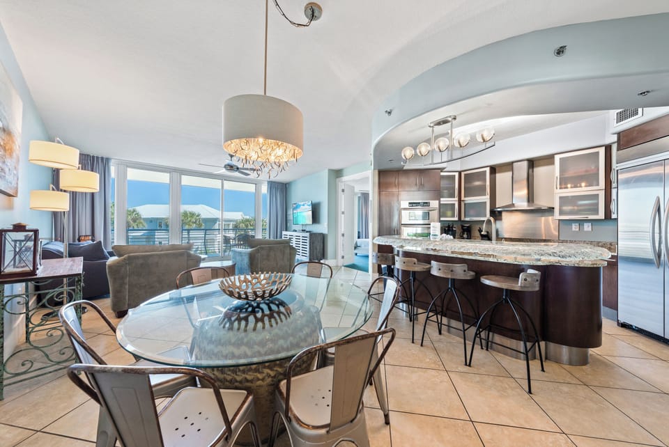 Signature Condo, 2 Bedrooms, Balcony, River View | In-room dining