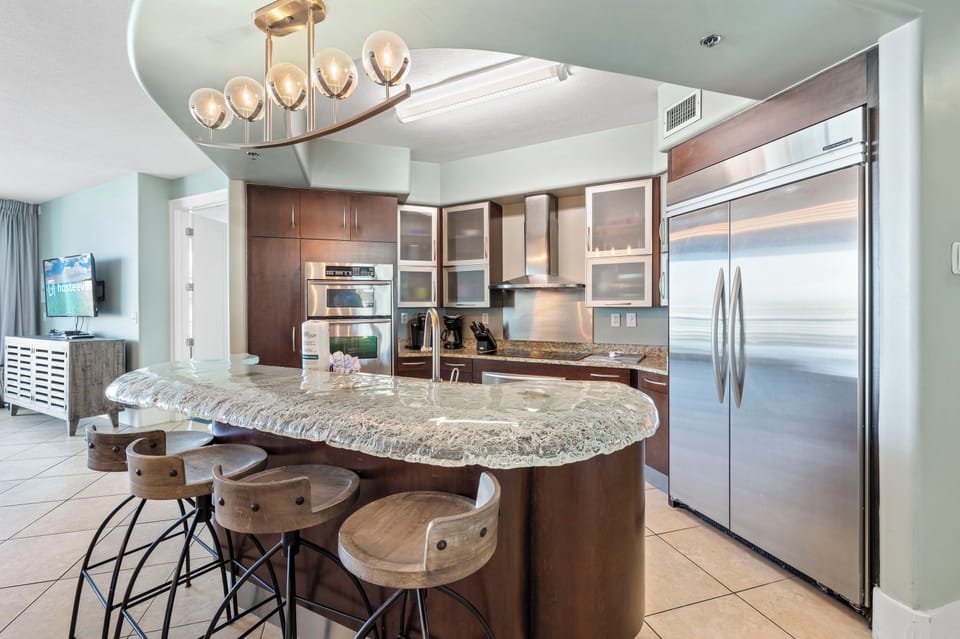 Signature Condo, 2 Bedrooms, Balcony, River View | Private kitchen | Fridge, microwave, oven, stovetop