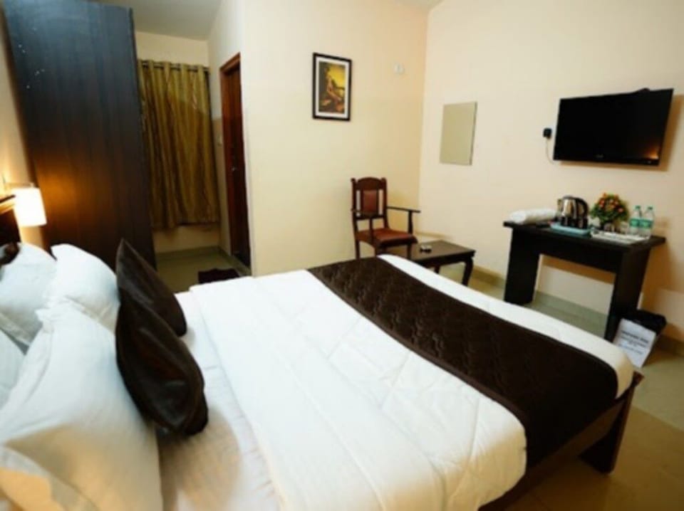 Deluxe Double Room | Desk, laptop workspace, free WiFi