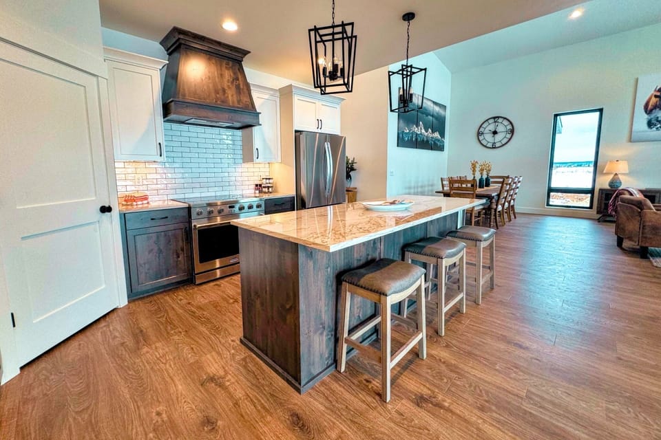 From the stainless steel appliances to the wide array of cookware, this kitchen has everything you'll need to whip up meals for the whole group.