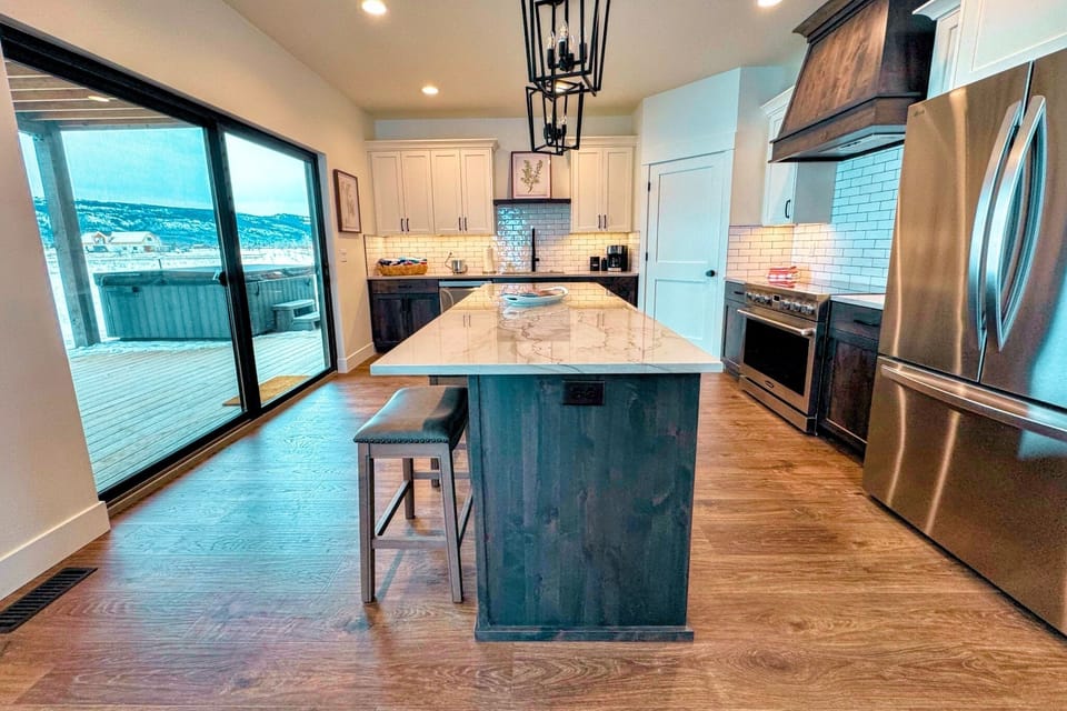 Stay in and make a meal using this well-appointed kitchen.