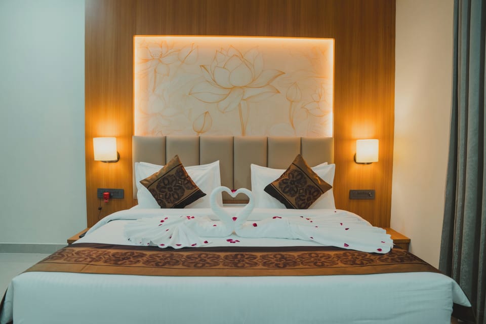 Suite | In-room safe, desk, laptop workspace, iron/ironing board