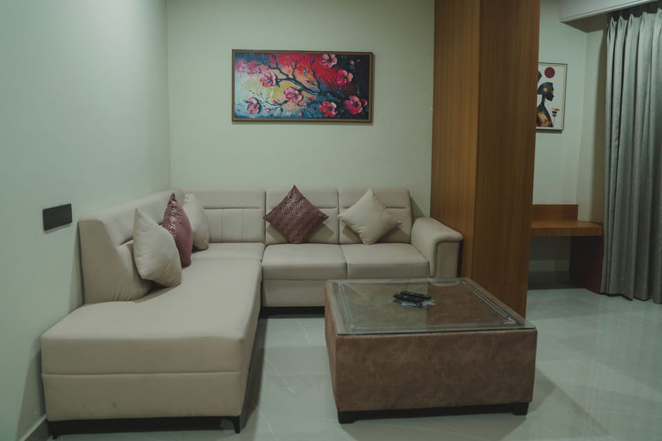Suite | Living area | 32-inch Smart TV with satellite channels