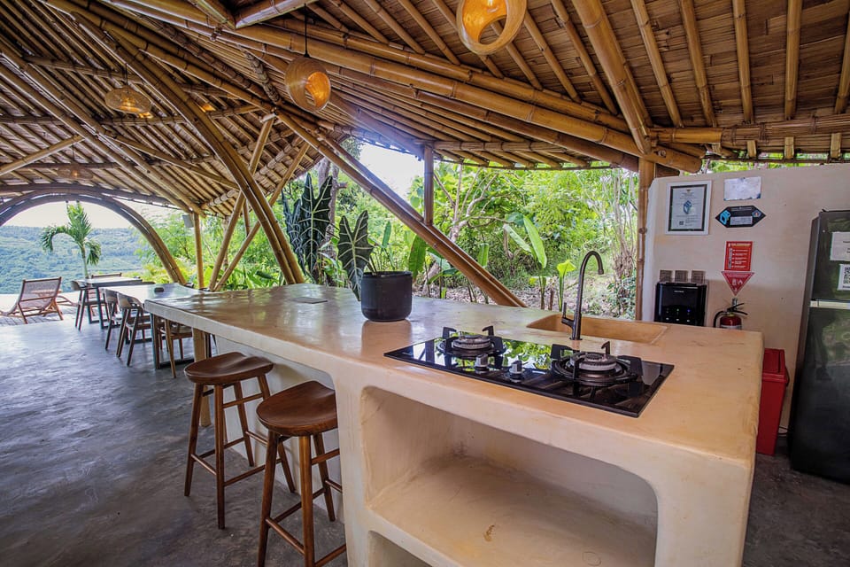 Deluxe Villa, Balcony, Sea View | Living area