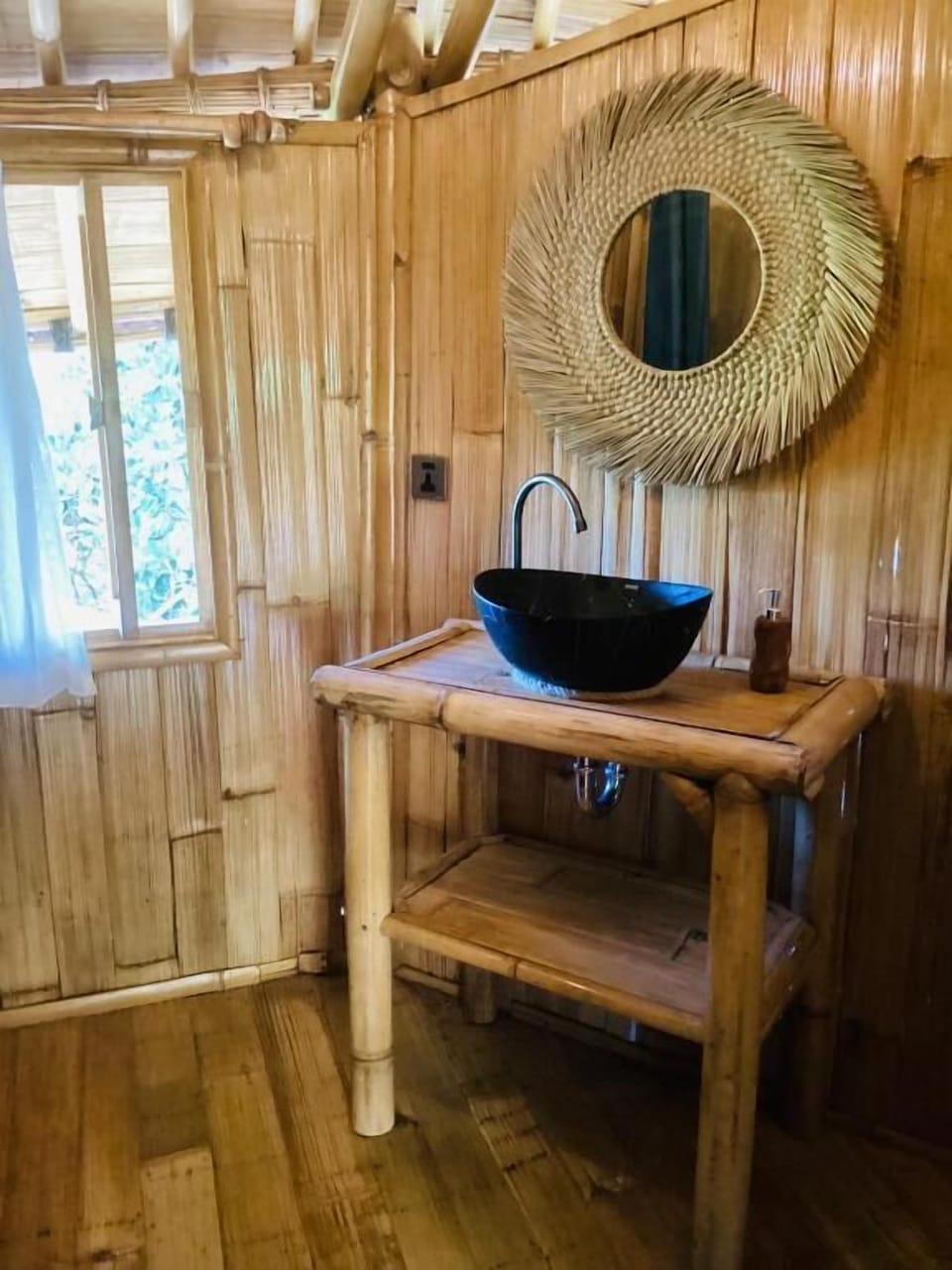 Deluxe Bungalow, Balcony, Sea View | Interior