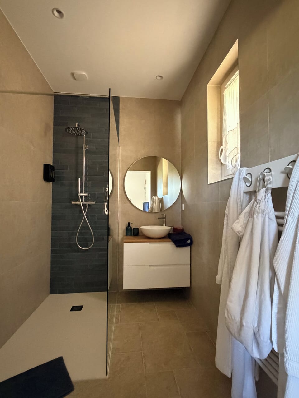 Nid des Anges, Suite | Bathroom | Slippers