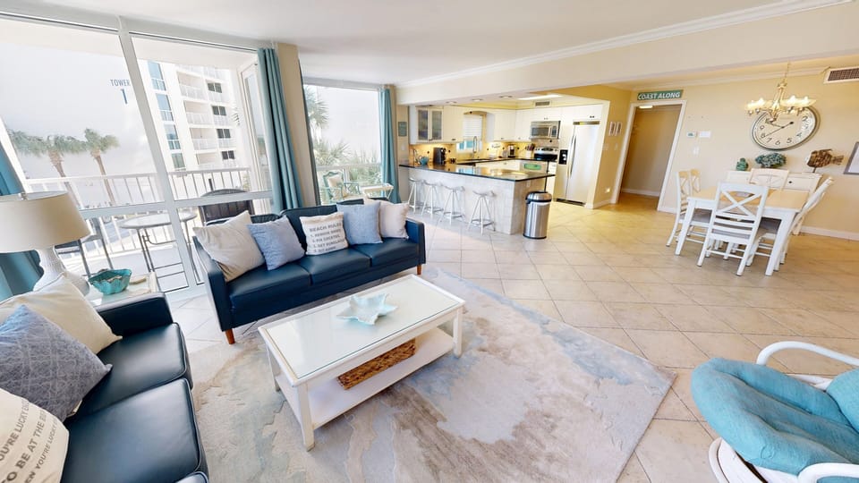Condo, 3 Bedrooms | Living area