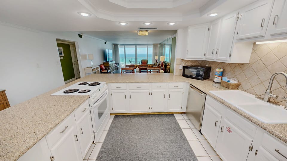 Condo, 2 Bedrooms | Private kitchen | Coffee/tea maker, fridge, oven, toaster