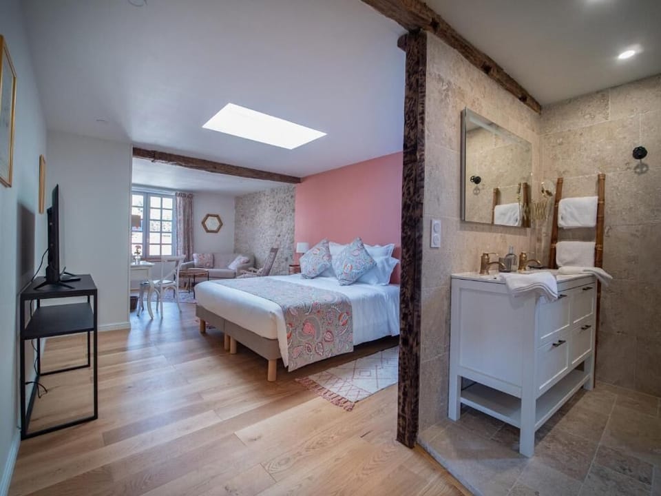 In-room safe, soundproofing, iron/ironing board (on request)