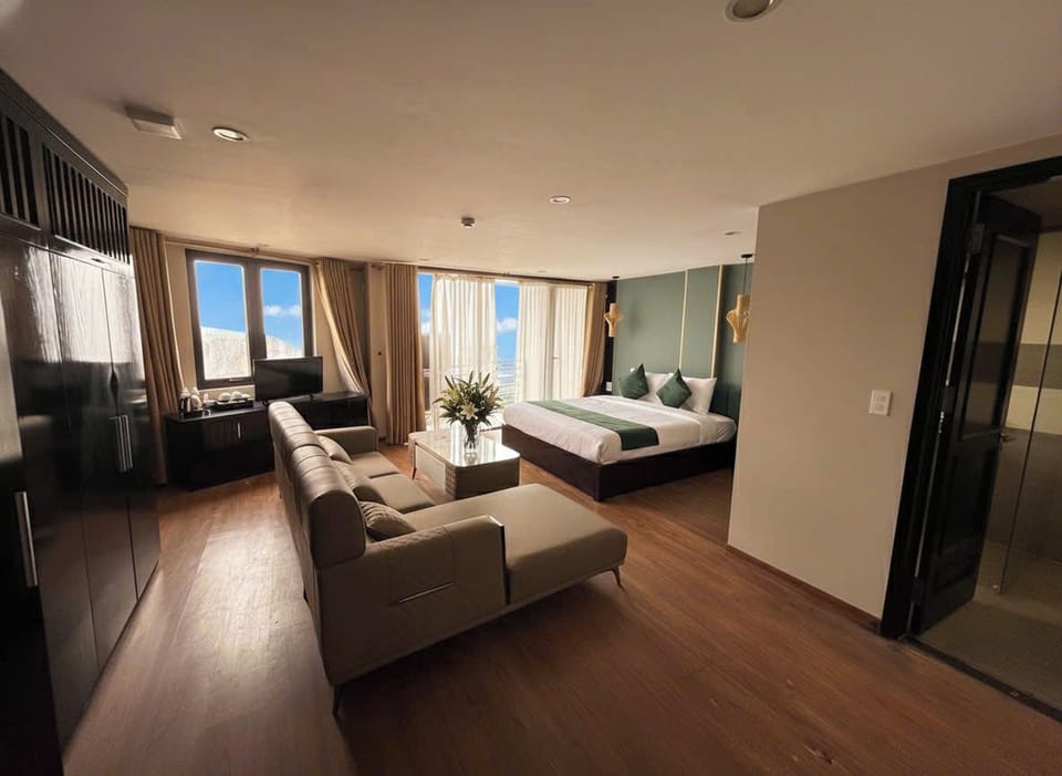 Suite, Mountain View | Select Comfort beds, minibar, WiFi (free), bed sheets