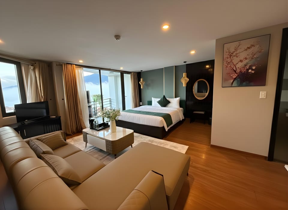 Signature Suite | Select Comfort beds, minibar, free WiFi, bed sheets