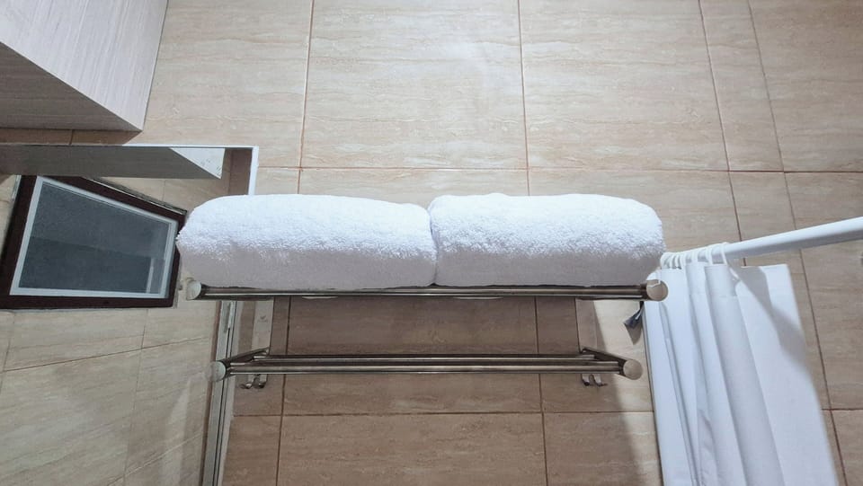 Standard Single Room | Bathroom | Shower, free toiletries, hair dryer, slippers