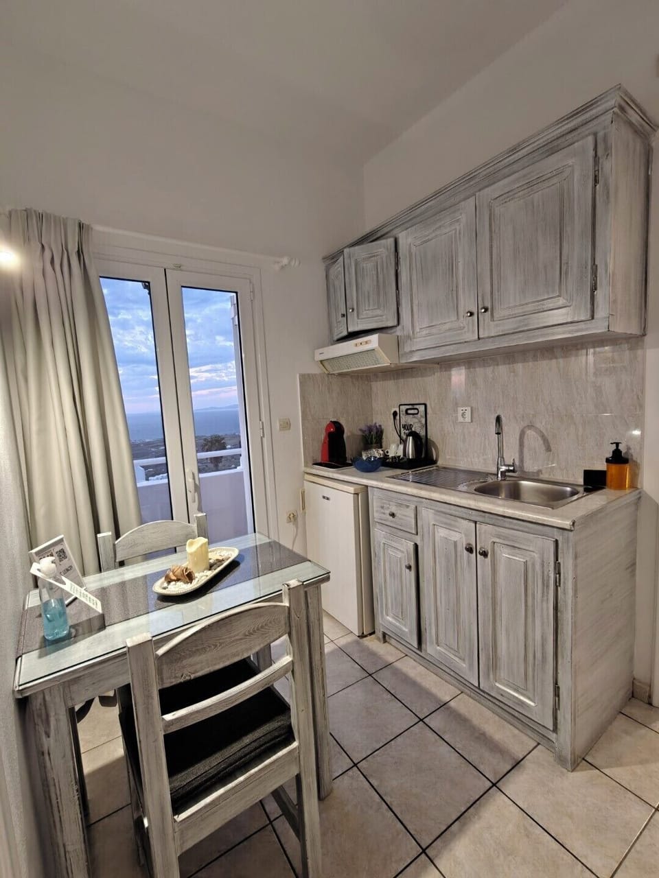 Comfort Suite, Sea View | Private kitchen | Mini-fridge, espresso maker, coffee/tea maker, cookware/dishes/utensils