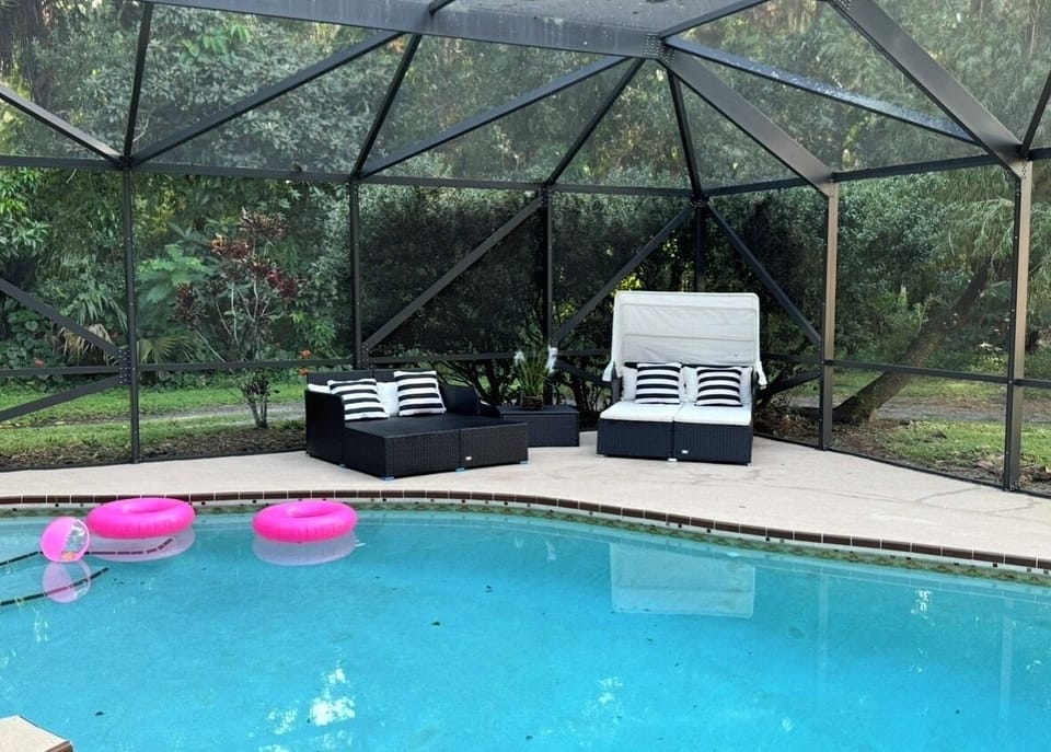 Outdoor pool, free cabanas