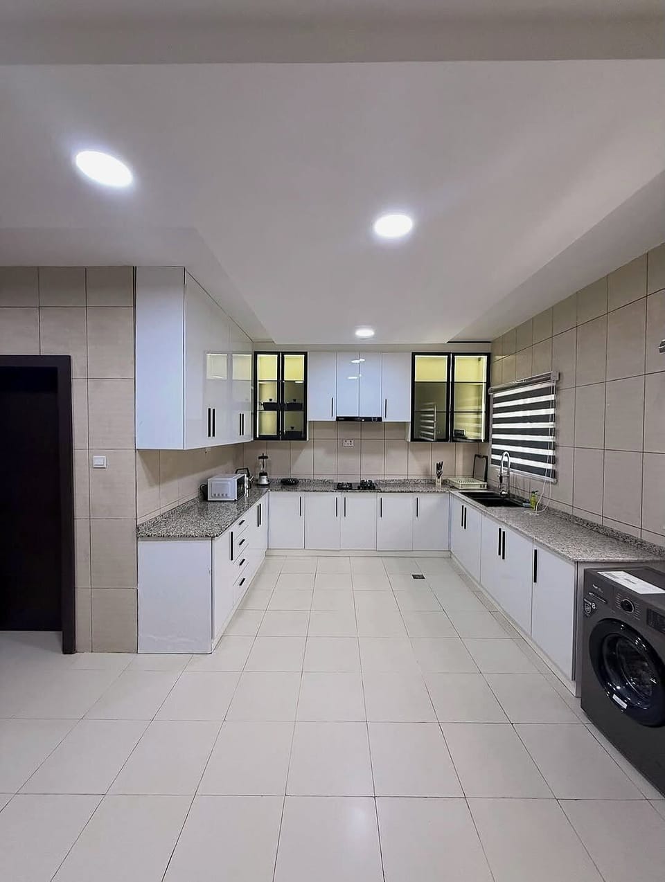 Economy Apartment, Balcony, City View | Private kitchen | Fridge, microwave, oven, stovetop