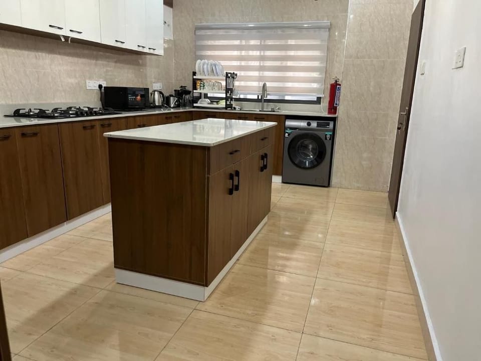 Economy Apartment, Balcony, City View | Private kitchen | Fridge, microwave, oven, stovetop