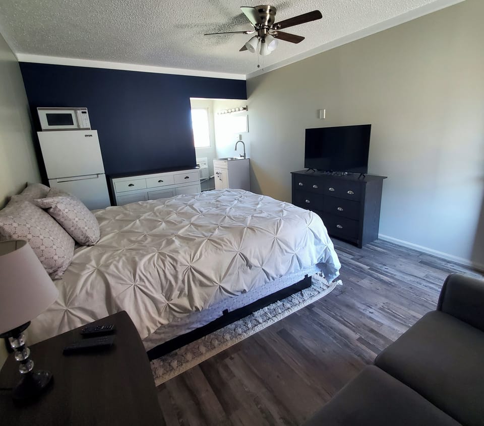 Standard Single Room | Laptop workspace, WiFi (free)