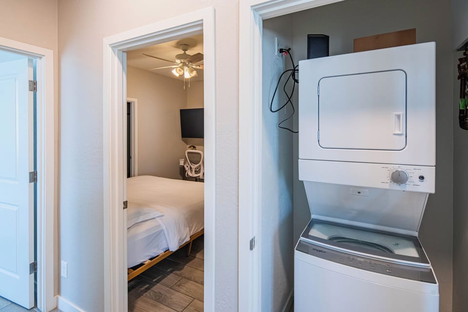 Iron/ironing board, WiFi (free)