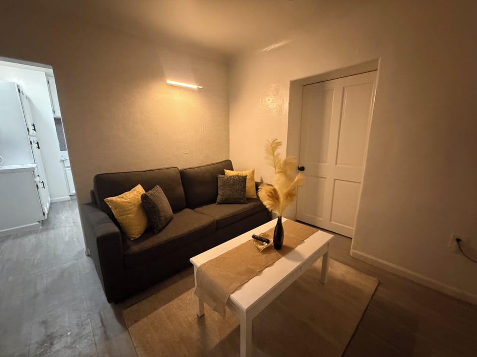 Living room (Dimmed lighting)