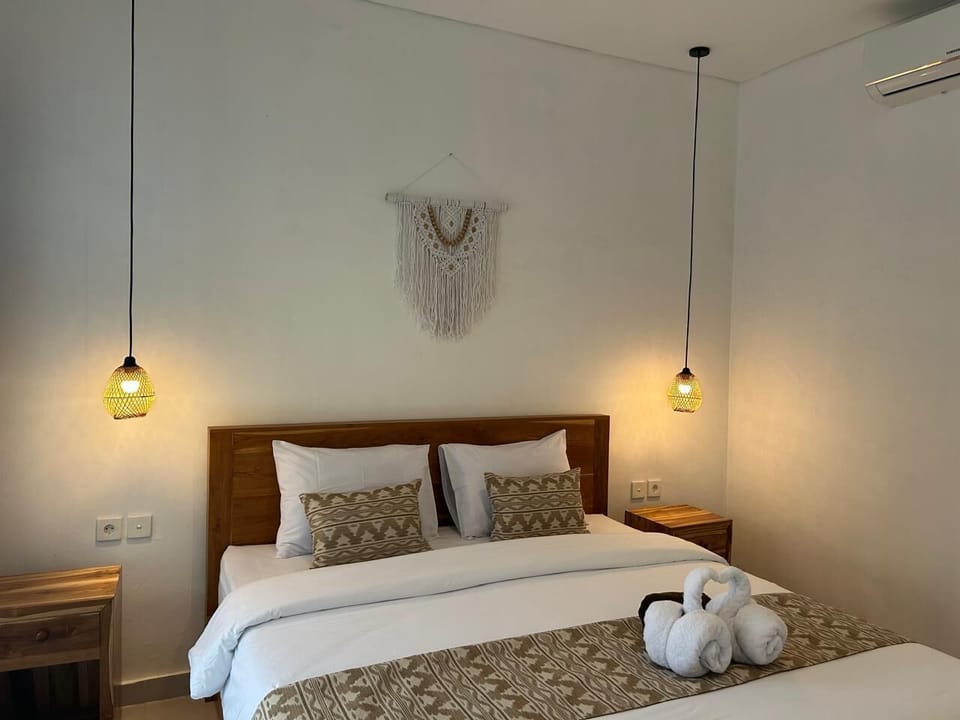 Deluxe Room, Garden View | Desk, laptop workspace, free WiFi