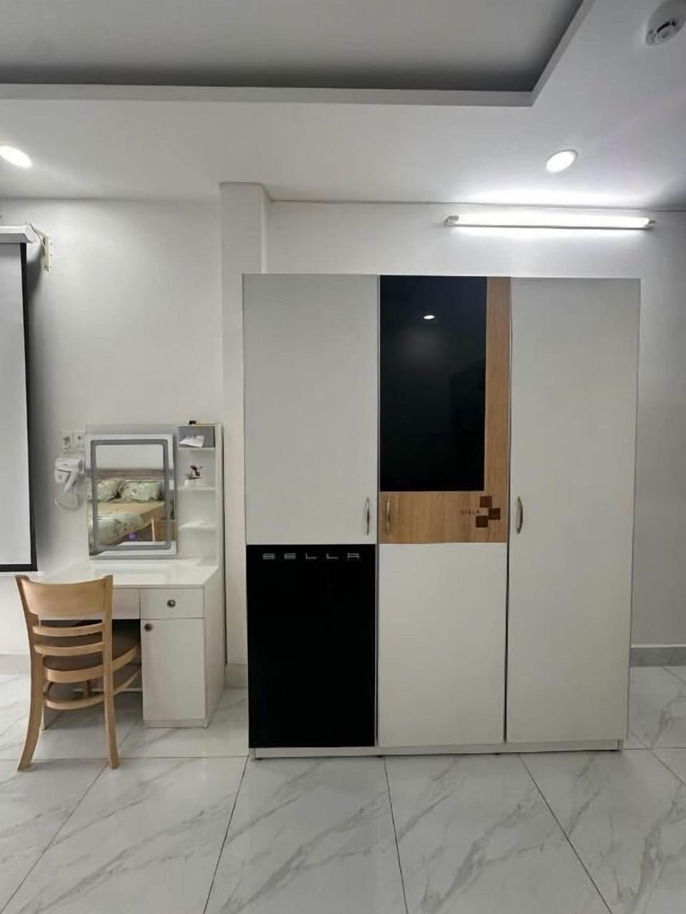 Deluxe Double Room, Balcony, City View | Interior