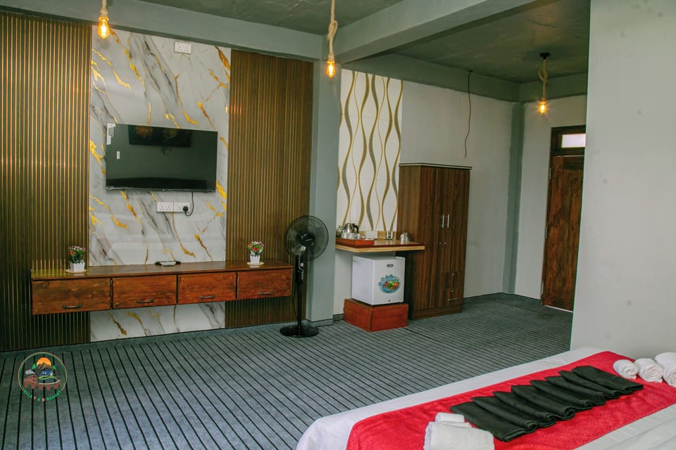 Superior Double Room, Mountain View | In-room safe, desk, laptop workspace, blackout drapes