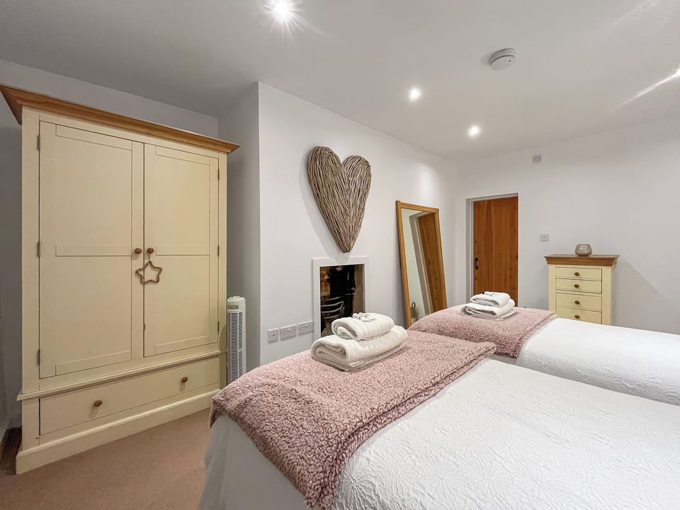 Twin bedroom | Hidden Cottage, Yarm