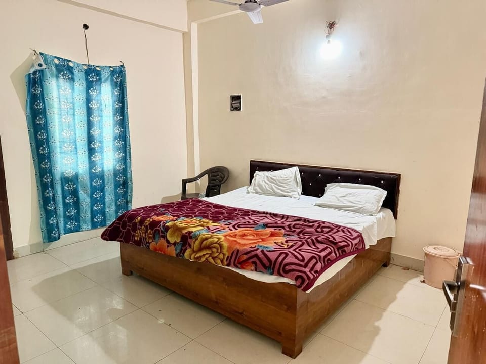 Deluxe Room | Rollaway beds, free WiFi, bed sheets