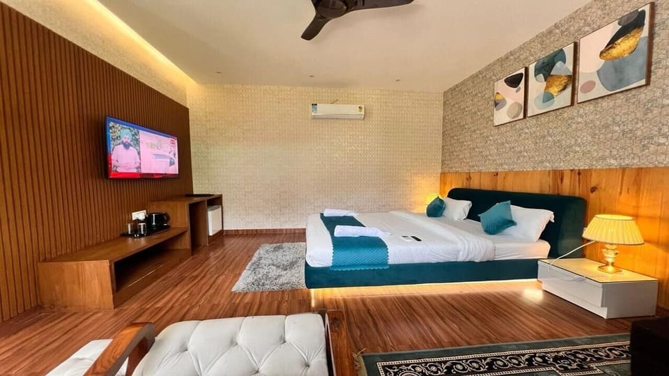 Family Suite, Balcony, Hill View