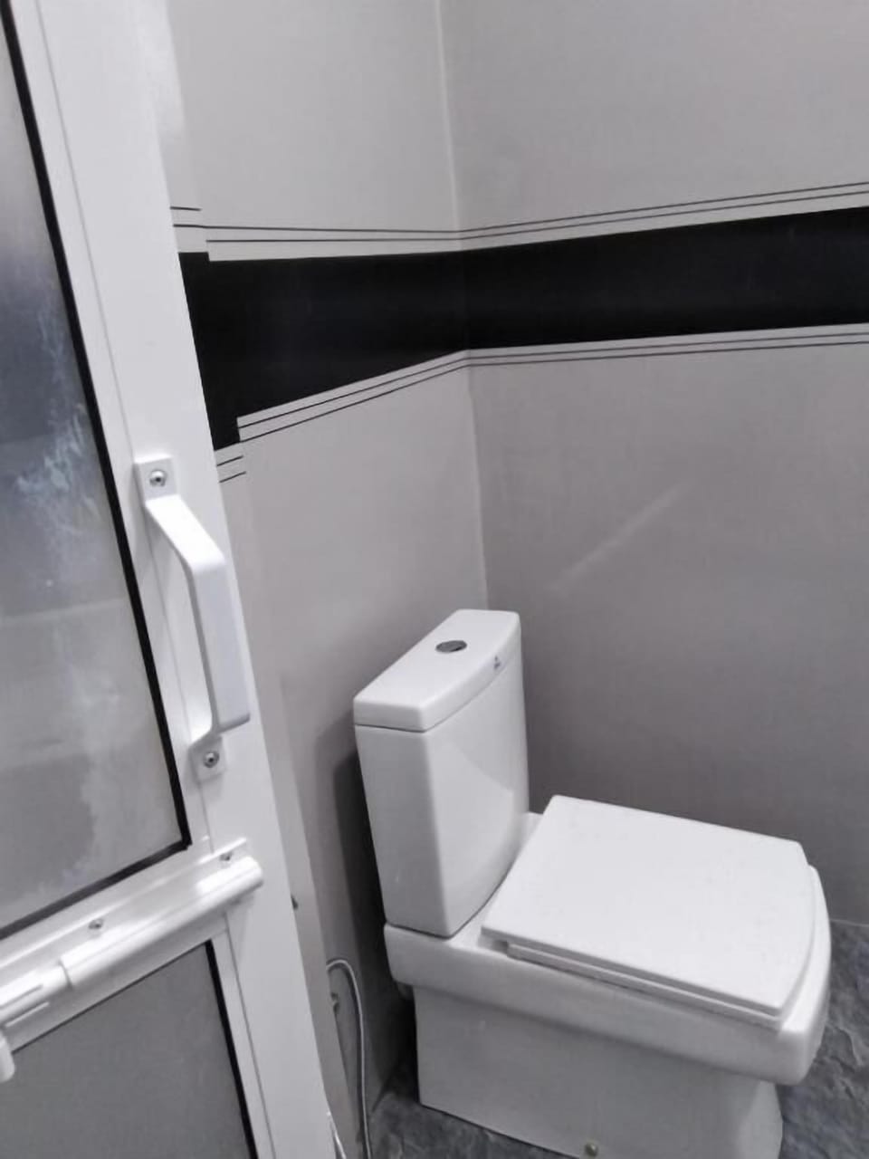 Towels, soap, shampoo, toilet paper